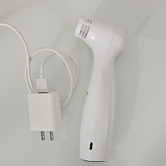 NIRA LaserSkincare Device - Picture 3 of 5